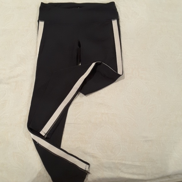 Athleta Pants - Athleta leggings! Athleta Pants - Athleta leggings!